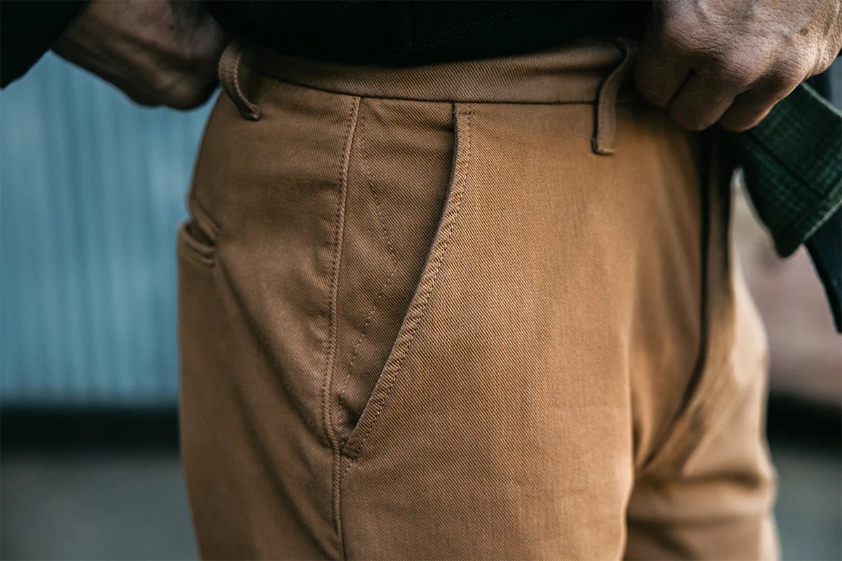 The Pipe Straight Denit® Chino - Khaki - Image 3